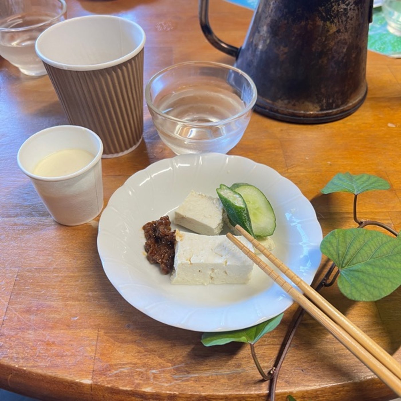 豆腐作りの前にトランスコーチセッション、黒由美子を抱きしめて涙する