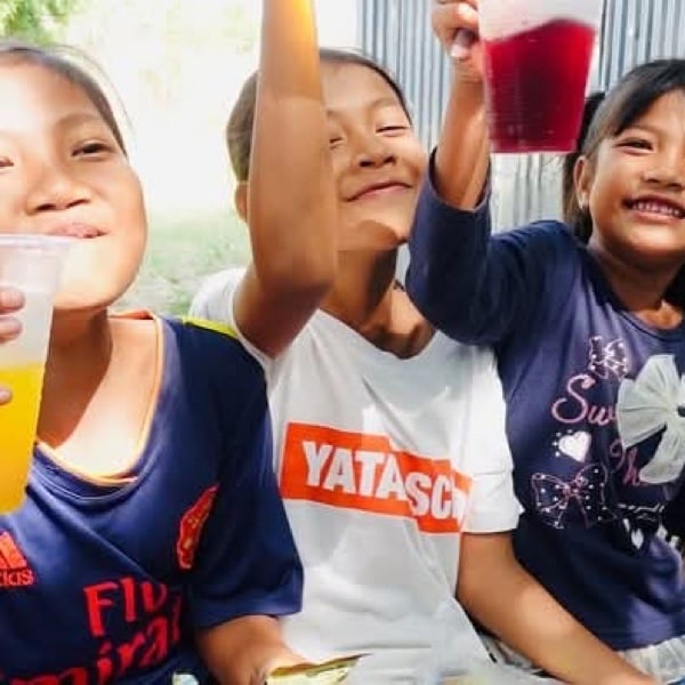 カンボジアで15人の生徒が名簿から消えて、平和デモ!のやーつ カンボジアで15人の生徒が名簿から消えて、平和デモ!のやーつ