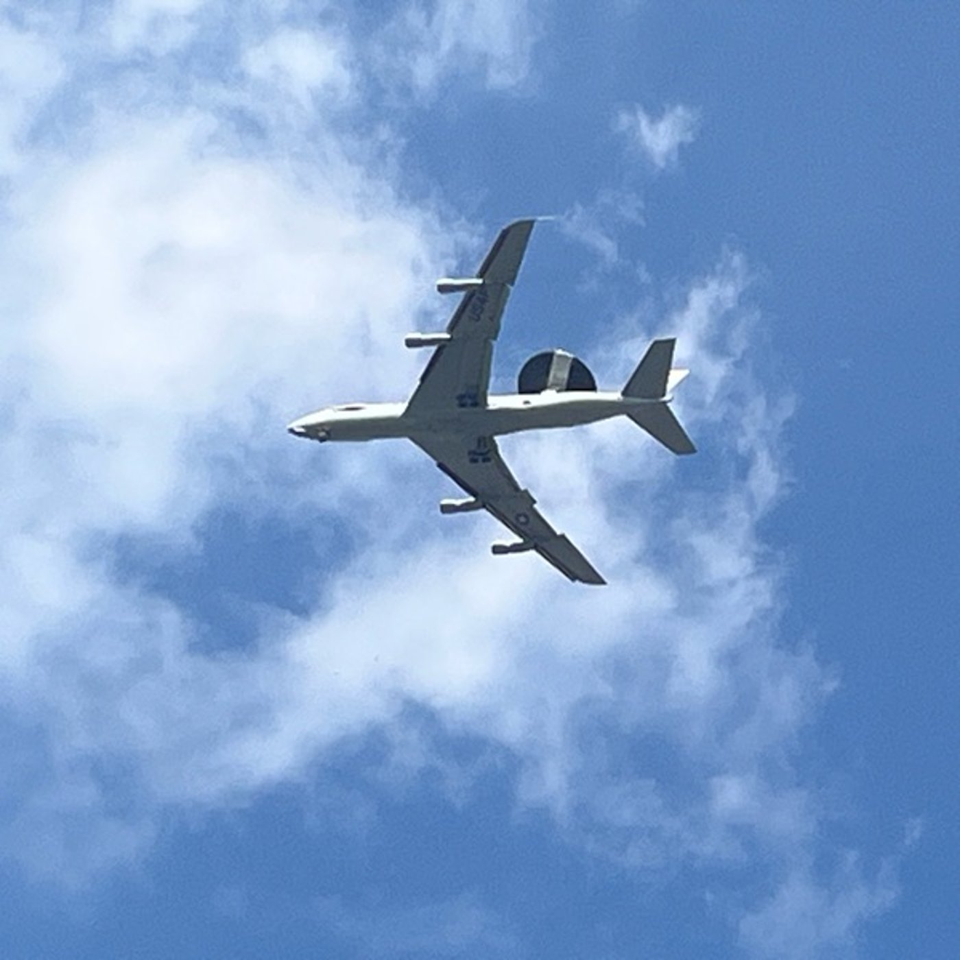 #721 横田基地にいろいろな飛行機が飛んでいく中、その下で畑作業頑張っています episode artwork